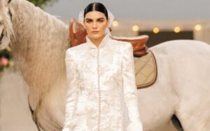 Chanel sfila al Grand Palais, è festa di nozze in famiglia