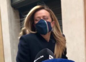 Giorgia Meloni con le stampelle: No a Governo zoppo