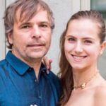 Due milionari fanno vaccino Covid al posto degli abitanti