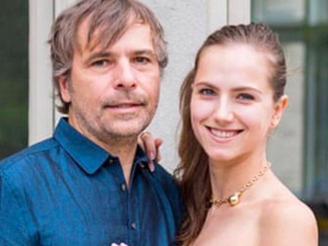 Due milionari fanno vaccino Covid al posto degli abitanti. in carcere?