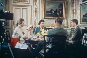 Regina Elisabetta fa rimuovere da Youtube documentario su Royal Family
