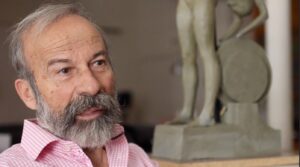Un libro racconta il genio di Arturo Di Modica, l'uomo del Toro di New York