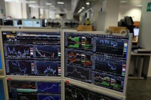 Spread Btp-Bund tocca quota 100 punti
