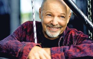 Vasco Rossi festeggia oggi 69 anni e scrive: Sono 69! Eh già!