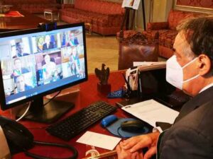 Covid: Ordinanza sindaco Palermo anti stazionamento
