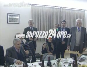 Franco Marini e Mattarella (non ancora Presidente) cantano Bella Ciao