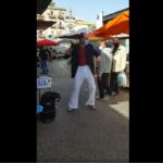Il sosia di Celentano a Ballarò: show tra banchi di frutta e verdura VIDEO
