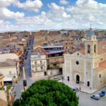 Una vista di Delia, tra gli ultimi comuni ad aver aderito all'iniziativa al ribasso