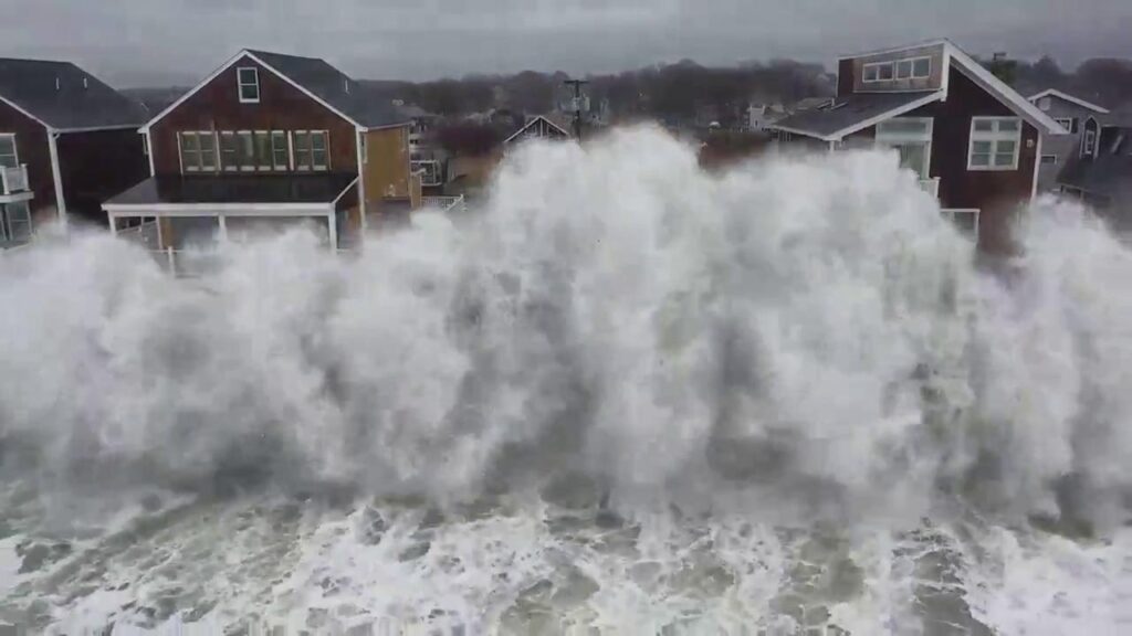 Ecco cosa succede a costruire troppo vicino al mare VIDEO