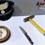 In cellulare compagno foto ex fiamma, lo prende a martellate