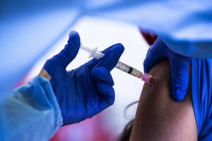Covid: Usa, aumentano gli americani disposti a vaccinarsi