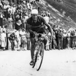 Gino Bartali scatta in solitaria, durante una tappa del Tour de France 1948