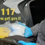 Droga: in auto con 400 grammi di cocaina, fermato