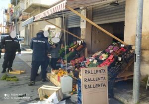 Controlli antiabusivismo a Comisio, poliziotto ferito