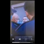 Comiso, gli agenti chiudono il negozio abusivo: si scatena il delirio VIDEO
