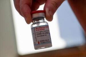 Covid: Moderna chiede aumento dosi in fiale dopo ok Fda
