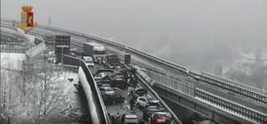 Maxi tamponamento sulla Torino-Bardonecchia, almeno un morto