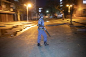 Covid: Sudafrica, domani riaprono valichi di frontiera