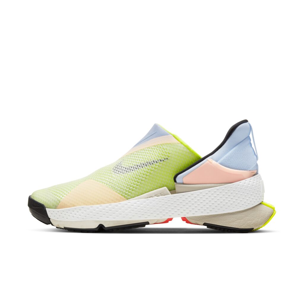 Le Nike inventa le sneakers da indossare senza mani