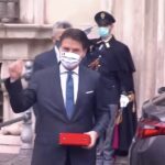 Cosa c'era nella scatola di velluto rossa regalata a Giuseppe Conte?