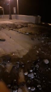 Maltempo: mareggiata alle Eolie, danneggiata strada a Lipari