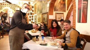 San Valentino, tutti al ristorante: innamorati e non VIDEO