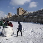 Turchia: forti nevicate a Istanbul, crolli e disagi