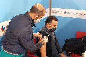 Covid: malati sotto quota 400 mila,meno test e meno positivi