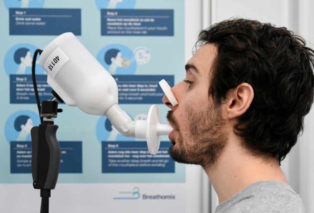 Covid, il test del respiro che in 3 minuti dice se e quanto sei contagioso