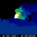 ++ Etna: spettacolare eruzione, alta colonna fumo ++