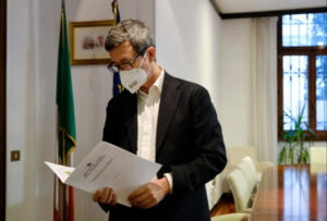 Lavoro: Orlando, massimo confronto e ascolto