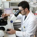 Il Coronavirus non smette di cambiare: l’ennesima mutazione, riscontrata a Napoli, è in gran parte ancora sconosciuta