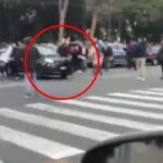 Genova, auto falcia i ristoratori durate la protesta: immagini forti VIDEO