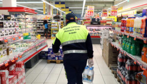 Covid: sindacati, vaccinare i dipendenti dei supermercati
