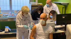 Germania, malori dopo AstraZeneca: vaccini sospesi in alcune città