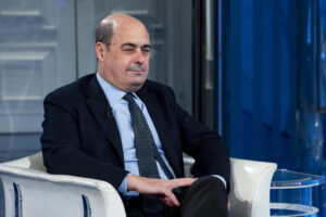 Vaccini: Zingaretti, vera scommessa è produrli in Italia
