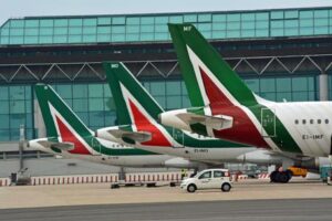 Alitalia: incontro commissario-sindacati martedì 23