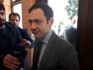 Vaccini: Razza, no a truffe, ma fare presto o faremo da soli