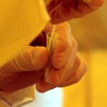 Covid:calano positivi e morti,con piÃ¹ test