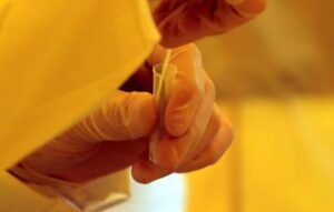 Covid:calano positivi e morti,con più test