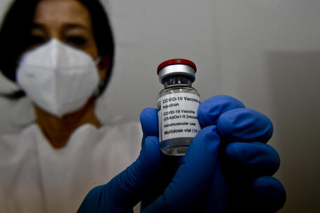 Umbria riduce scorte AstraZeneca per vaccinazioni