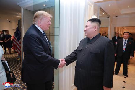 Bbc,’Trump offrì a Kim Jong-un passaggio su Air Force One’