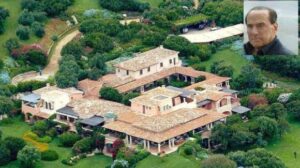 Berlusconi, Villa Certosa e le sue 168 stanze, valgono 259 milioni