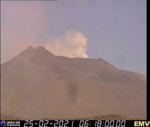 Etna: notte 'tranquilla' sul vulcano dopo fase parossistica