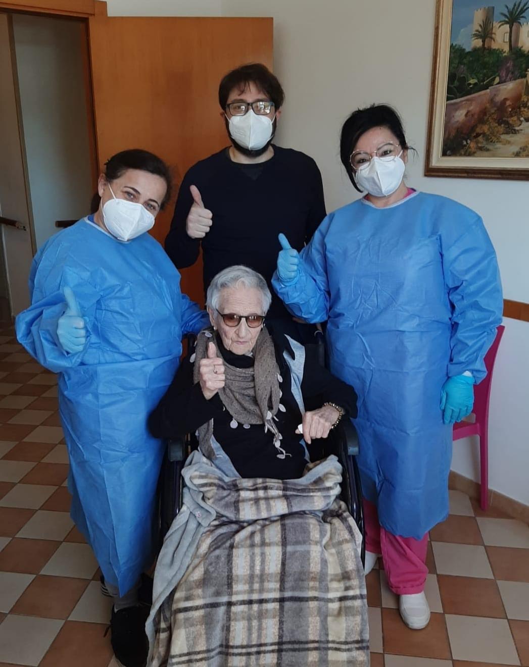 Maria di Comiso, vaccinata a 107 anni, bellezza!