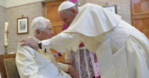 Ratzinger: “Il Papa è uno solo”