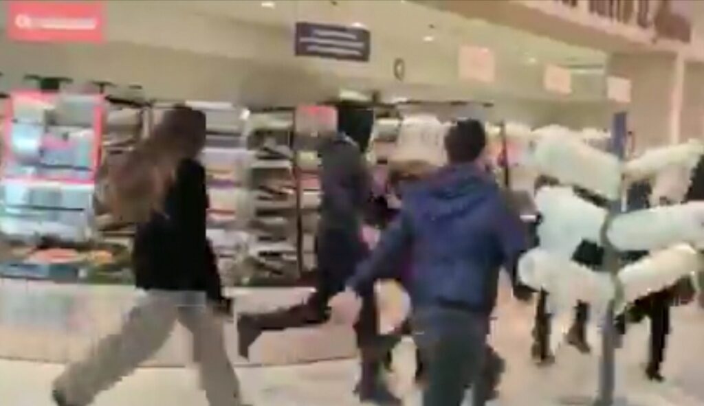 Pazzesco a Milazzo: Lidl apre le porte, assalto per il finto Bimby VIDEO