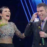 Fedez a Sanremo 2021 con i bracciali anti ansia debutta in lacrime