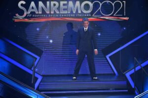 Sanremo 2021 la scaletta della quarta serata: ecco i cantanti e gli ospiti