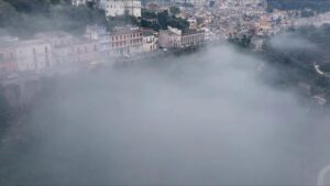 Ragusa Ibla incantata nella nebbia, l'Isola che c'è VIDEO